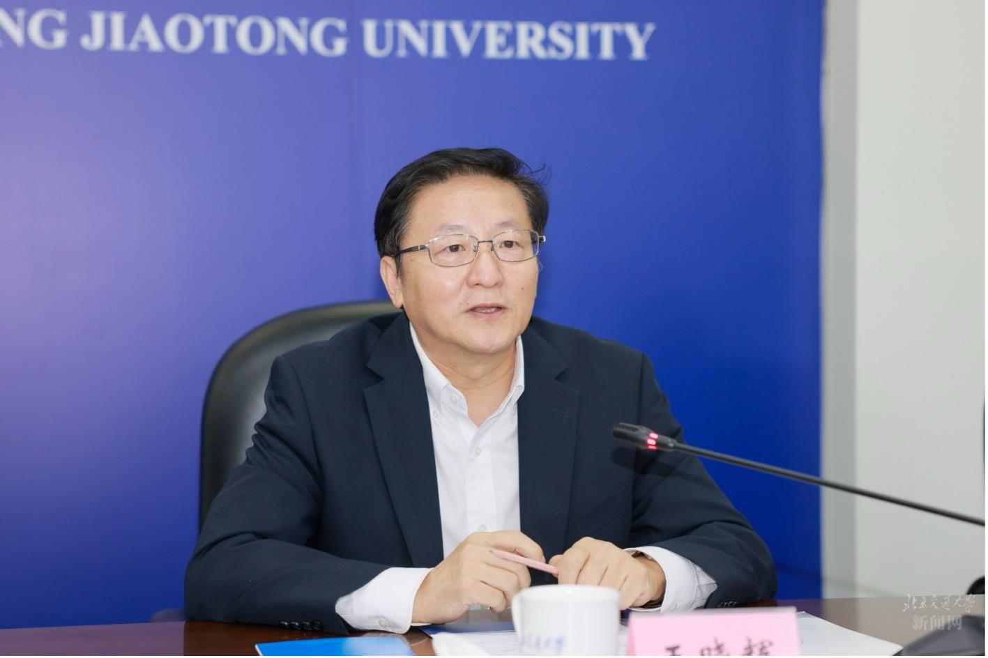 我校与中国互联网新闻中心签署战略合作协议